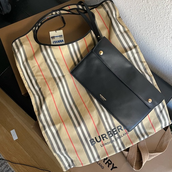 BURBERRY Icon-stripe recycled-fibre tote bag - Picture 3 of 15
